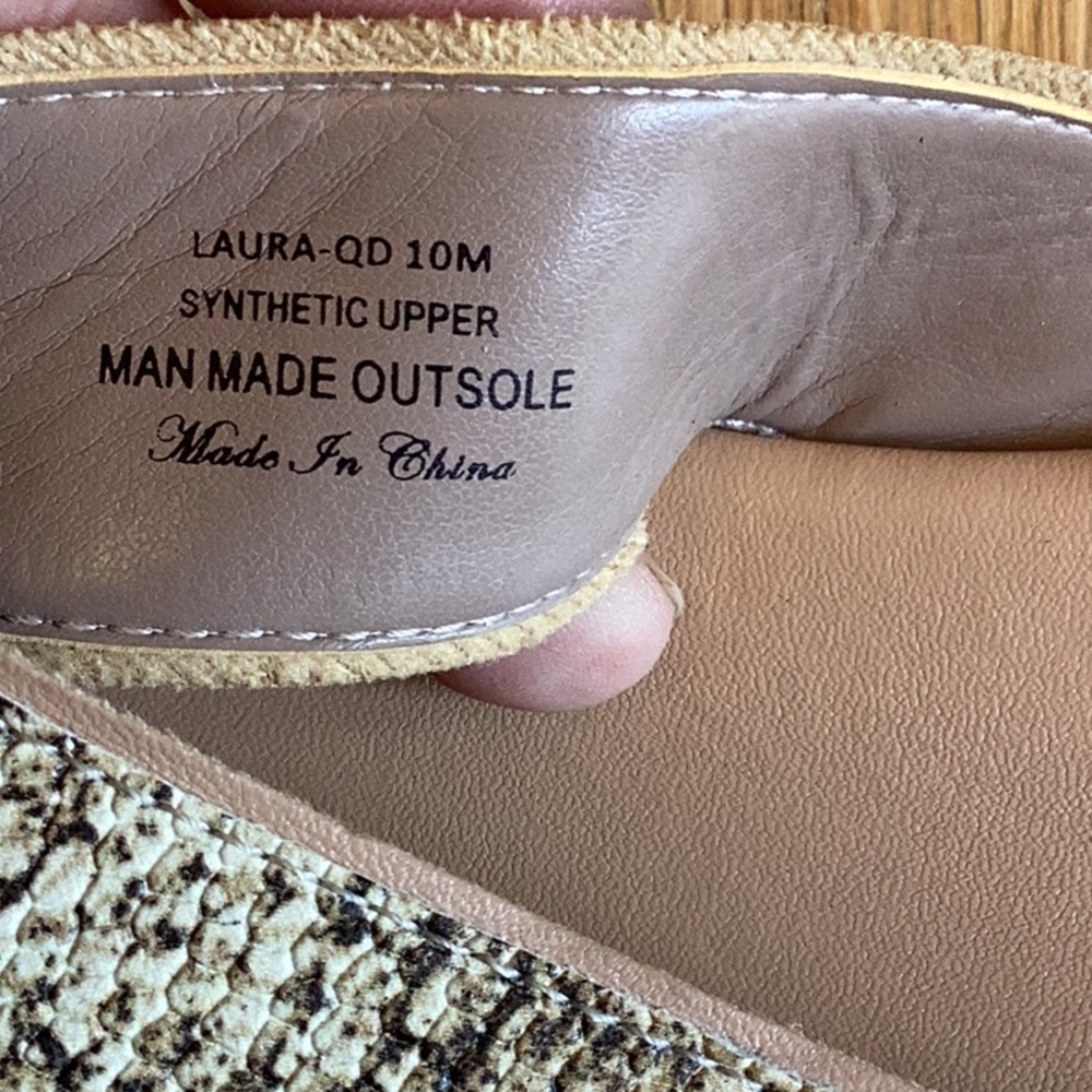 Donald/Pliner Laura-size 10 M.Synthetic snakeskin upper Man made outsole preow - Picture 5 of 8